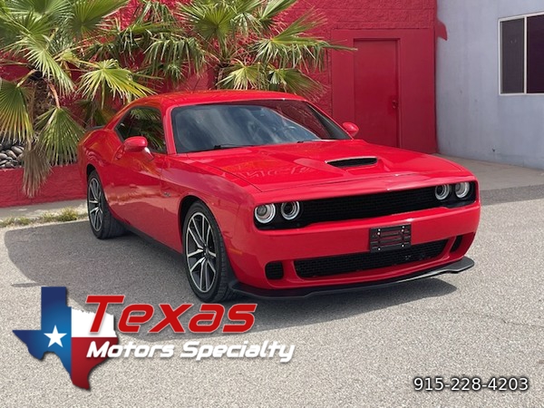 2023 Dodge Challenger R/T's photo