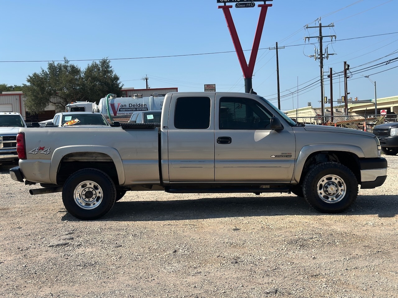 2003 Chevrolet Silverado 2500HD LT photo 4