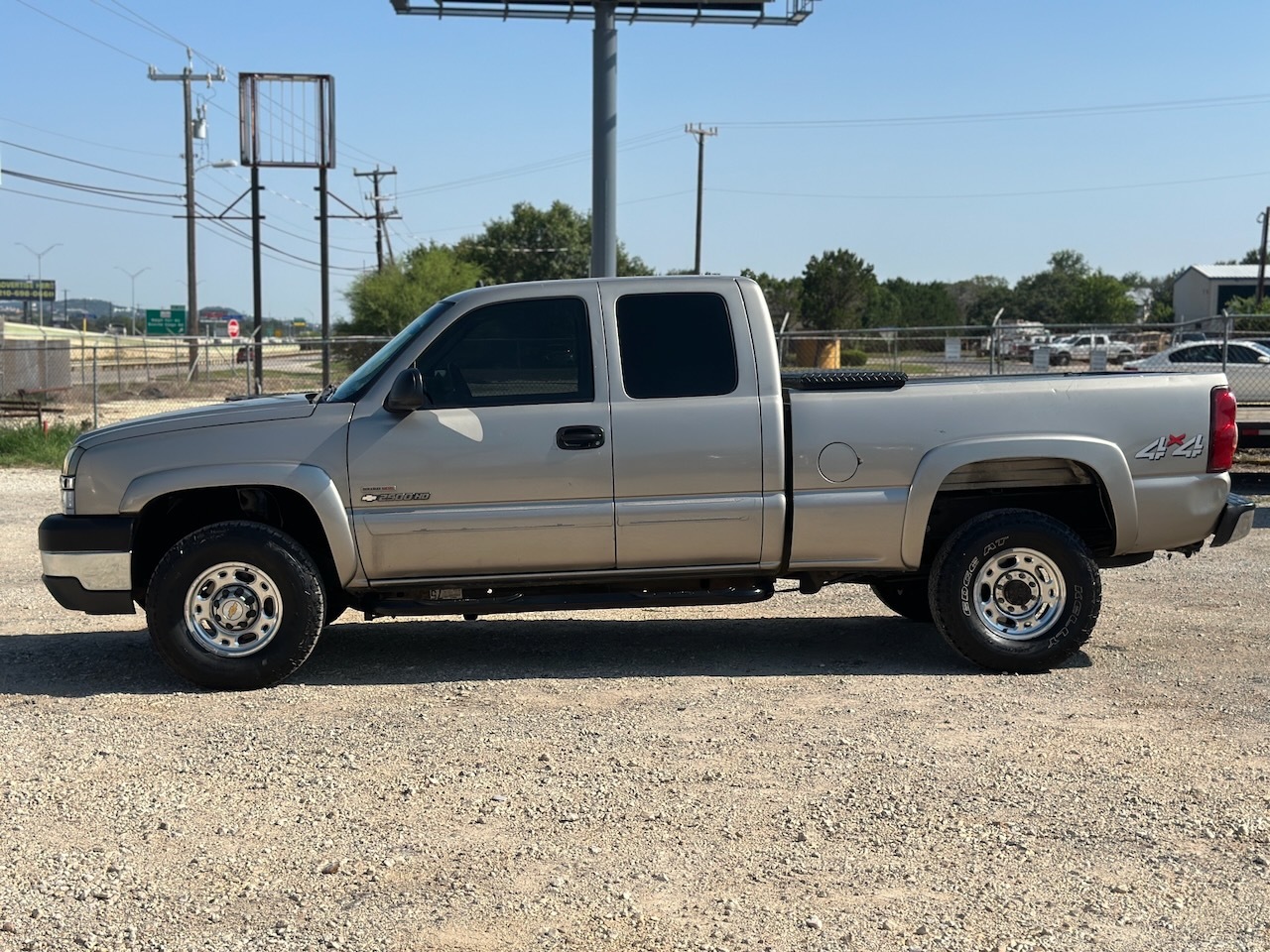 2003 Chevrolet Silverado 2500HD LT photo 8