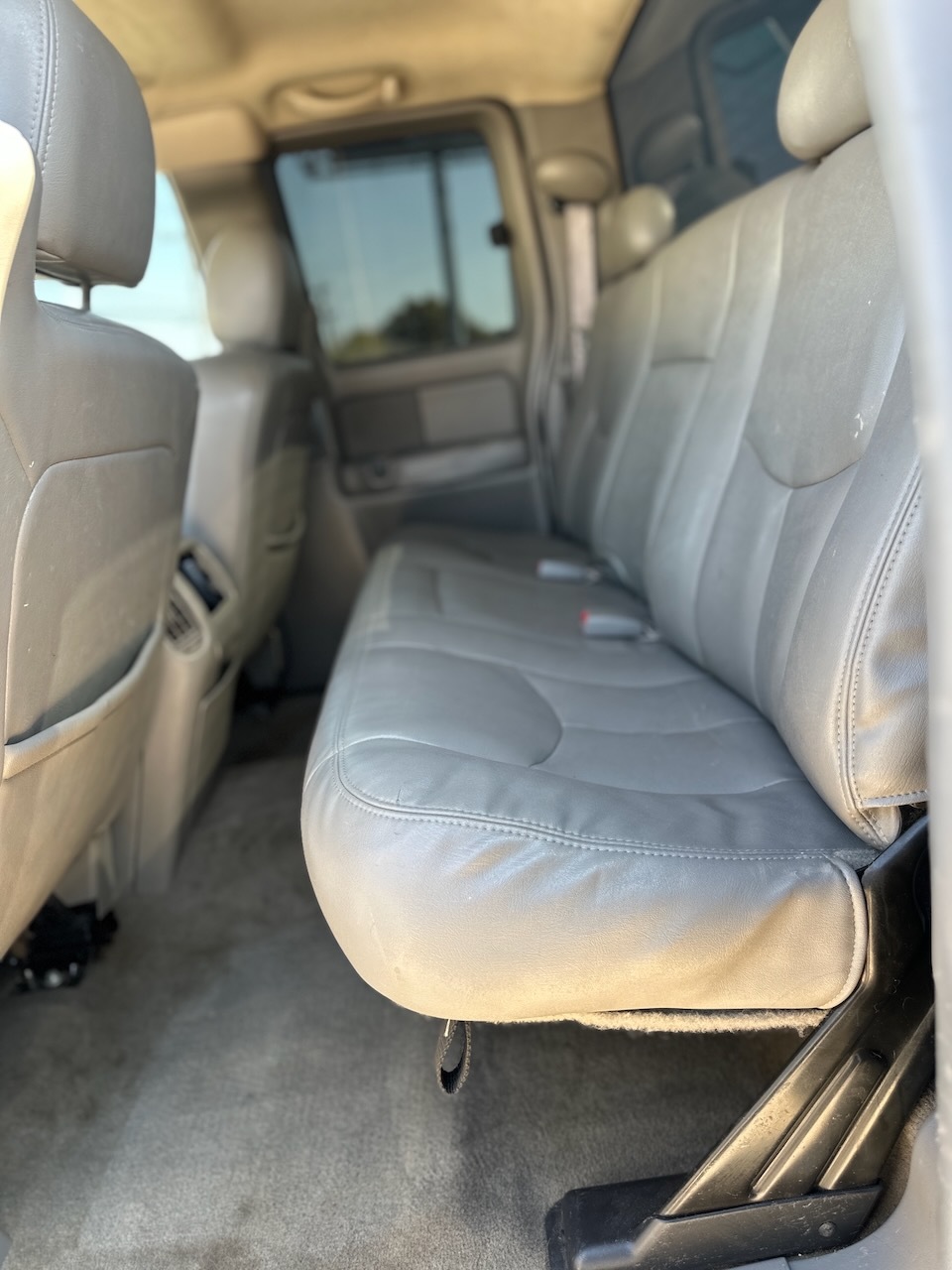 2003 Chevrolet Silverado 2500HD LT photo 11