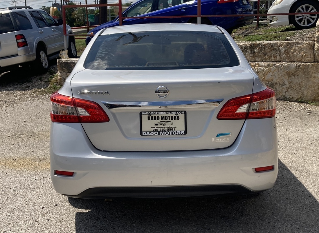 2014 Nissan Sentra photo 3