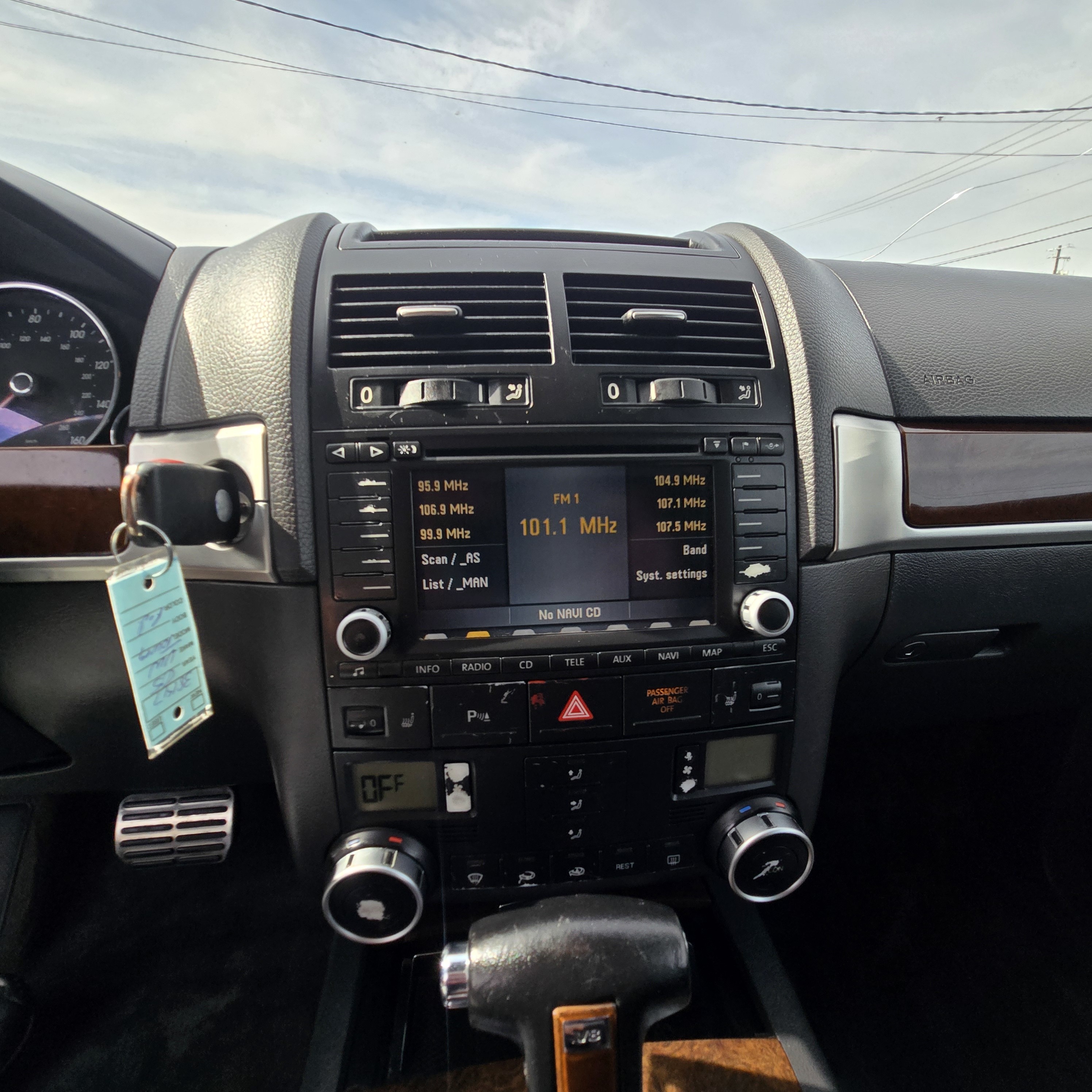 2005 Volkswagen Touareg V8 photo 2
