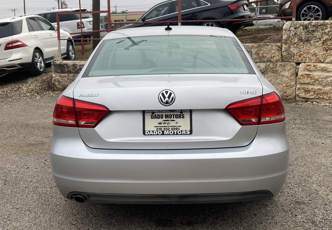 2014 Volkswagen Passat TDI SE photo 2