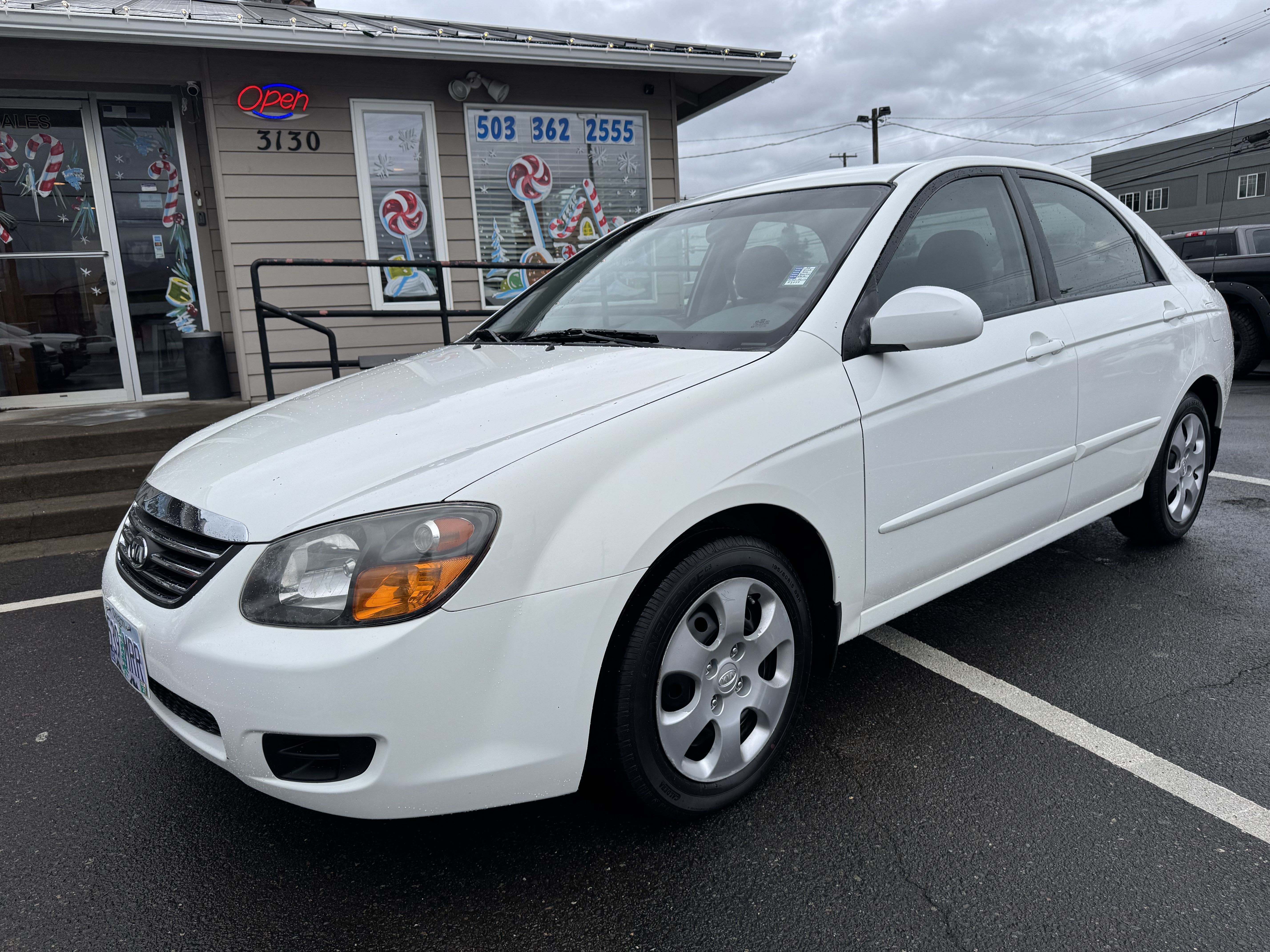 White 2009 Kia Spectra SX Sedan Front-Wheel Drive Automatic