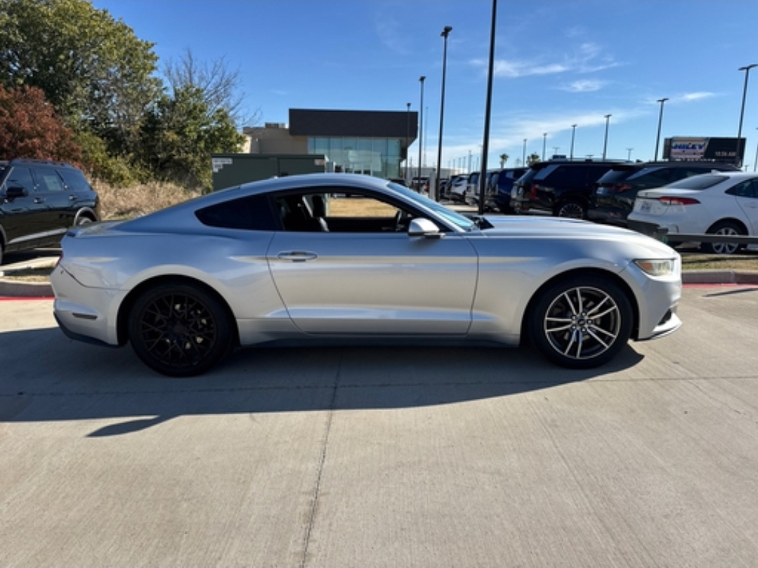 2015 Ford Mustang EcoBoost Premium photo 4
