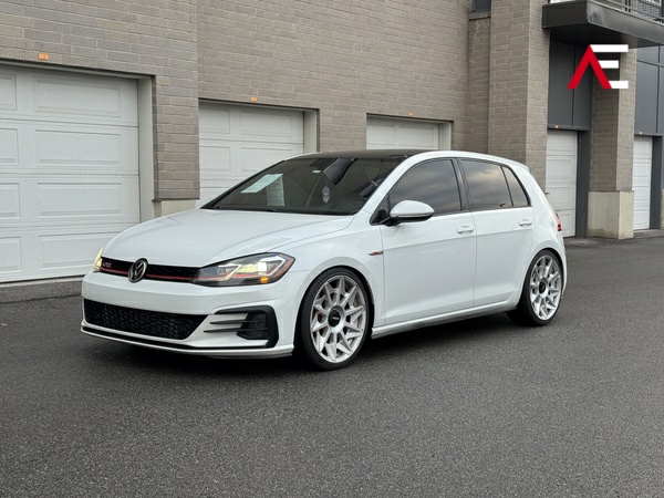 2019 Volkswagen Golf GTI SE's photo