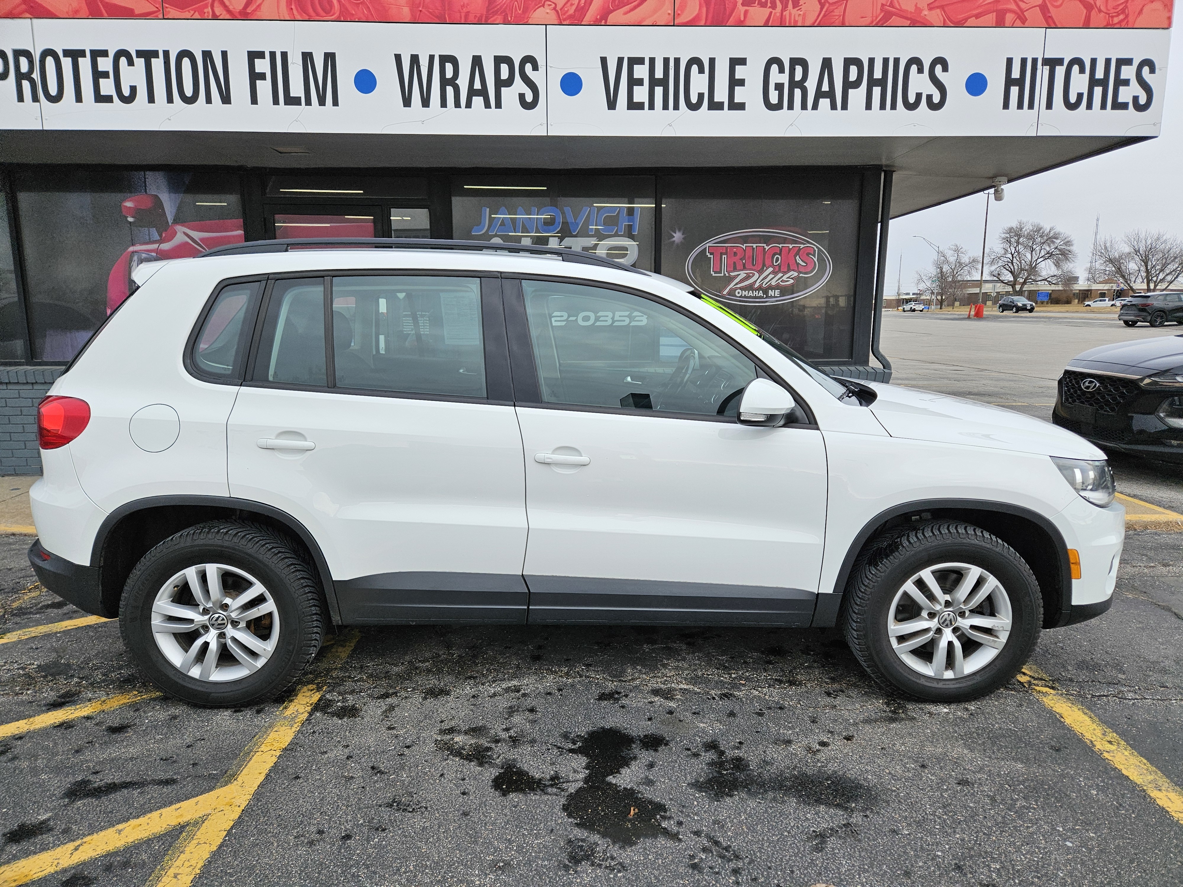 2017 Volkswagen Tiguan S's photo