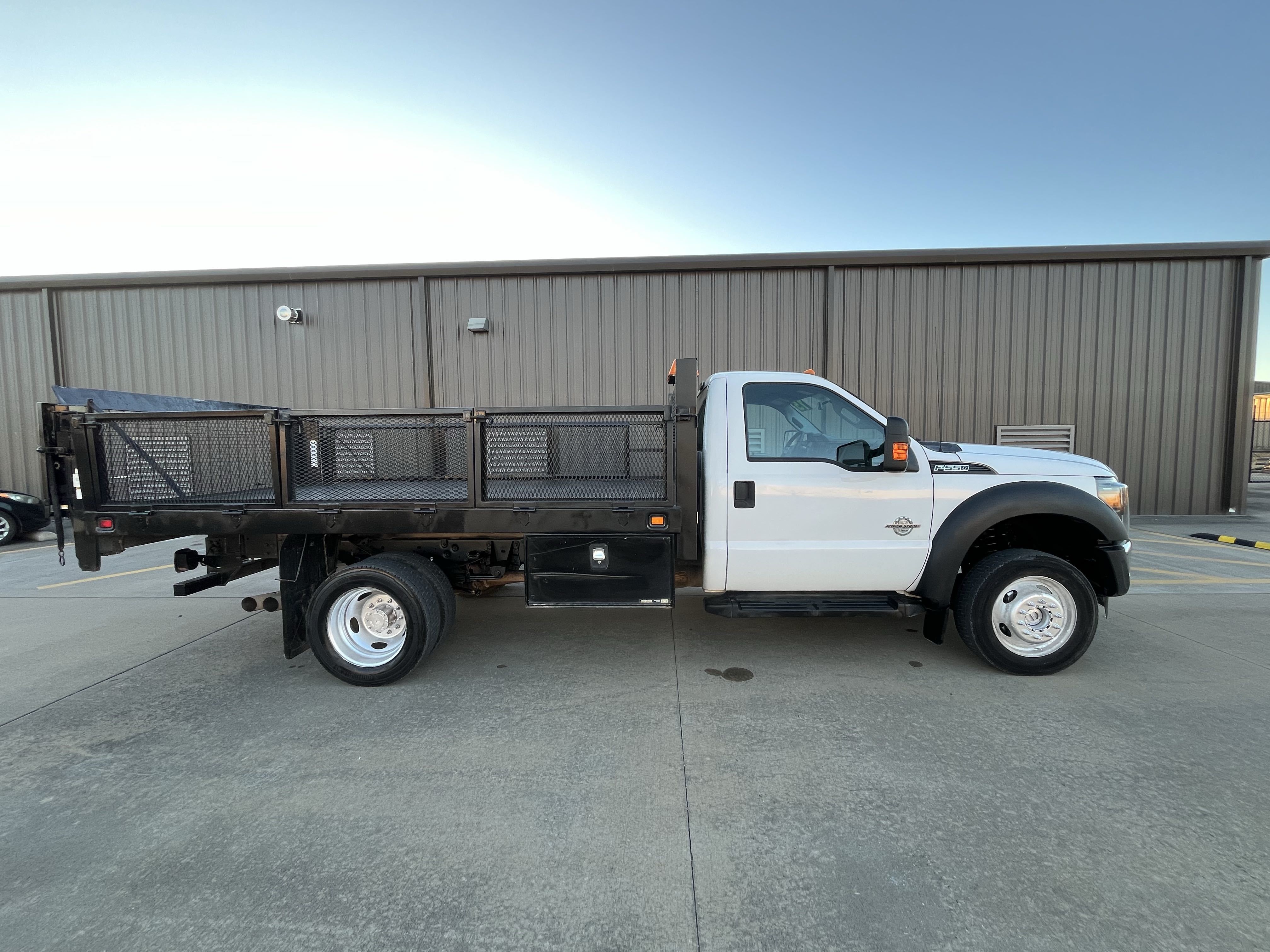 2015 Ford F-550 photo 2