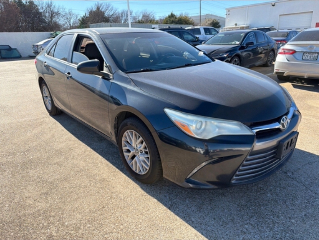 2016 Toyota Camry XSE photo 3
