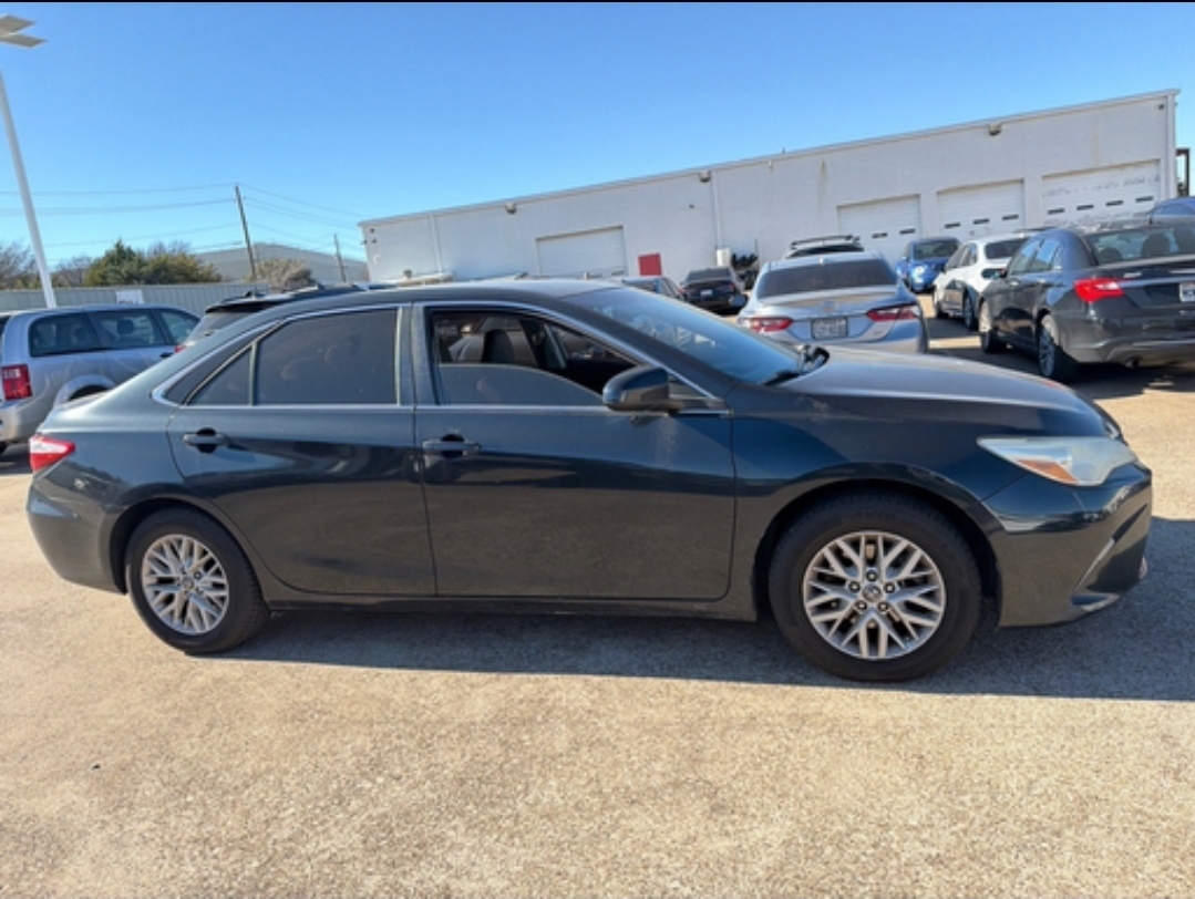 2016 Toyota Camry XSE photo 4