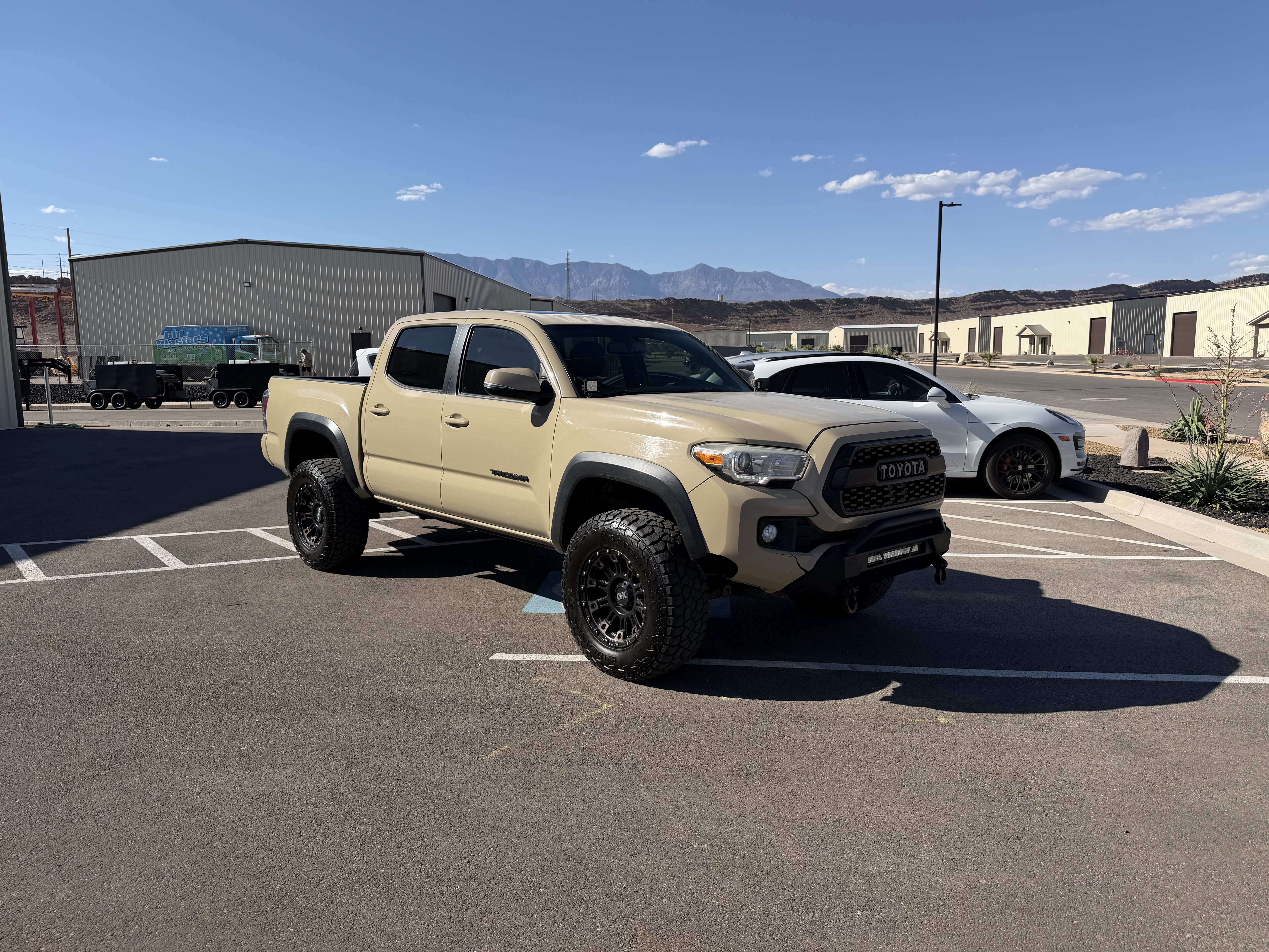 2016 Toyota Tacoma TRD Off Road Double Cab 4x4 V6 M/T SB's photo