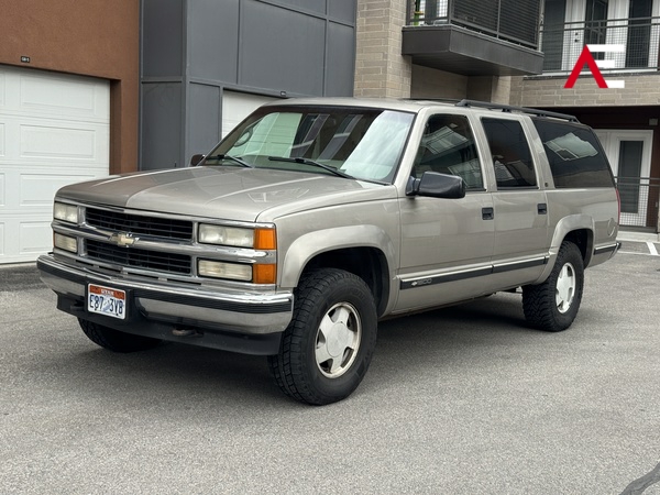 1999 Chevrolet Suburban K1500's photo