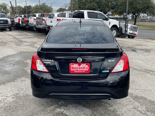 2016 Nissan Versa Sedan SV photo 4