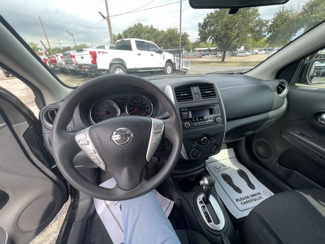 2016 Nissan Versa Sedan SV photo 21