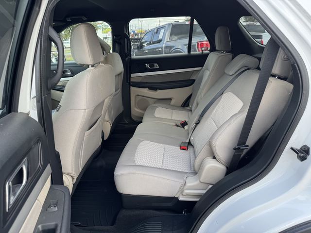 2018 Ford Explorer Base photo 14