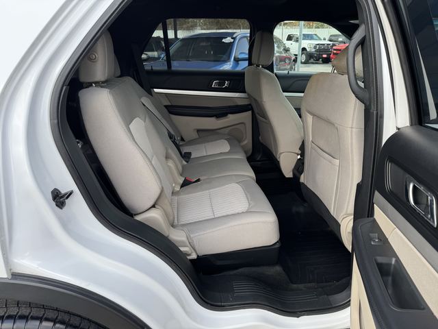 2018 Ford Explorer Base photo 18